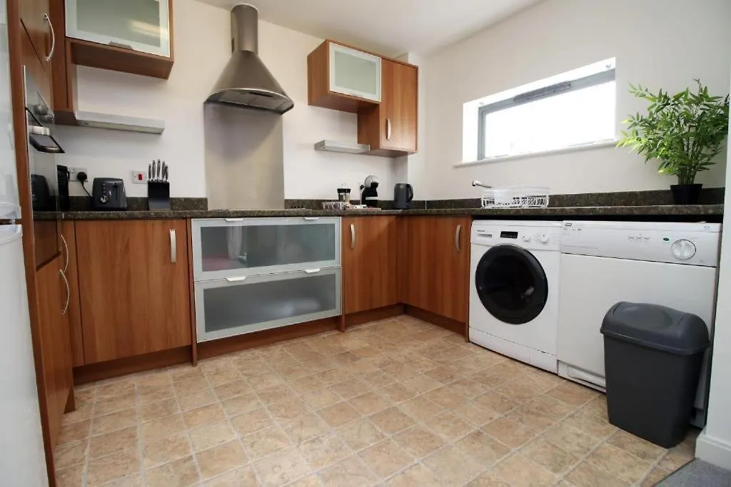 Observatory 2 Bedroom Apartment Overlooking Beach Swansea 0*,